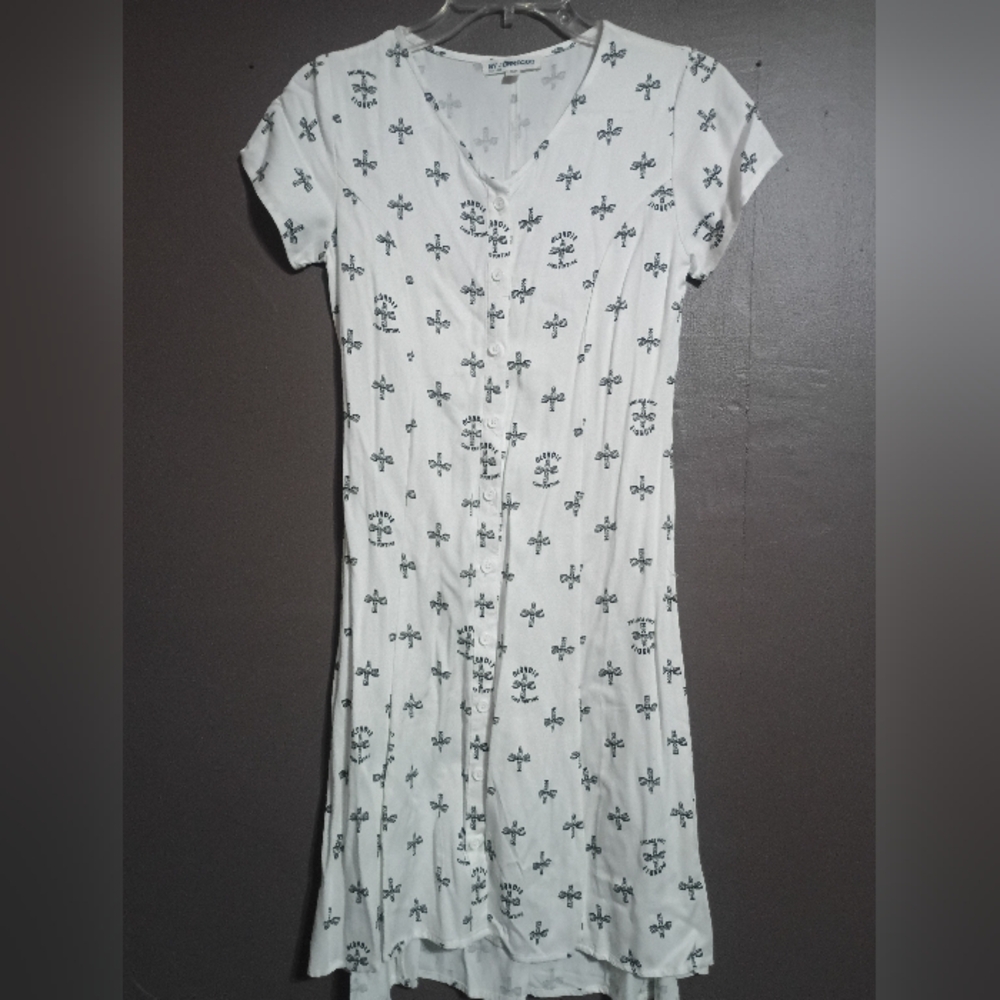 By Junkfood Black and White V-Neck Midi Sundress with Notched Collar